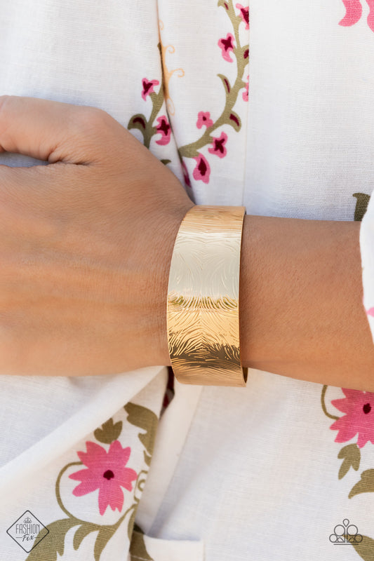 Coolly Curved - Gold Bracelet